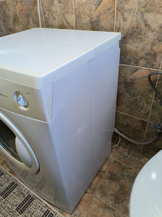 Пральна машина в хорошому стані