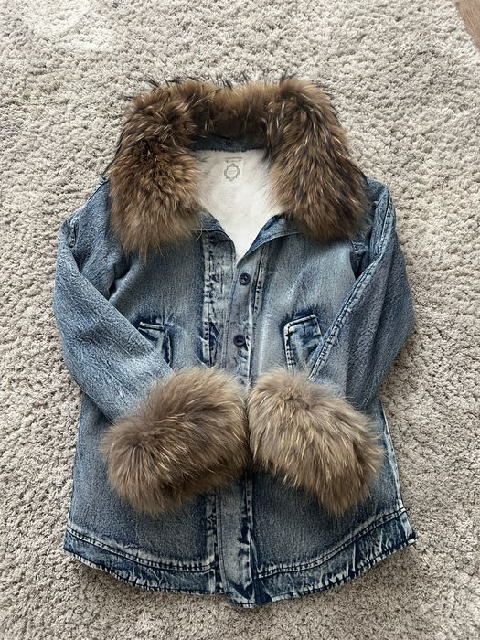 Продам парку з хутром