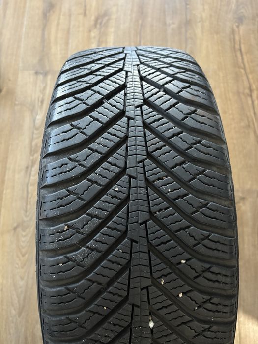 Opony caloroczne 215/50/R17 KUMHO wielosezonowe