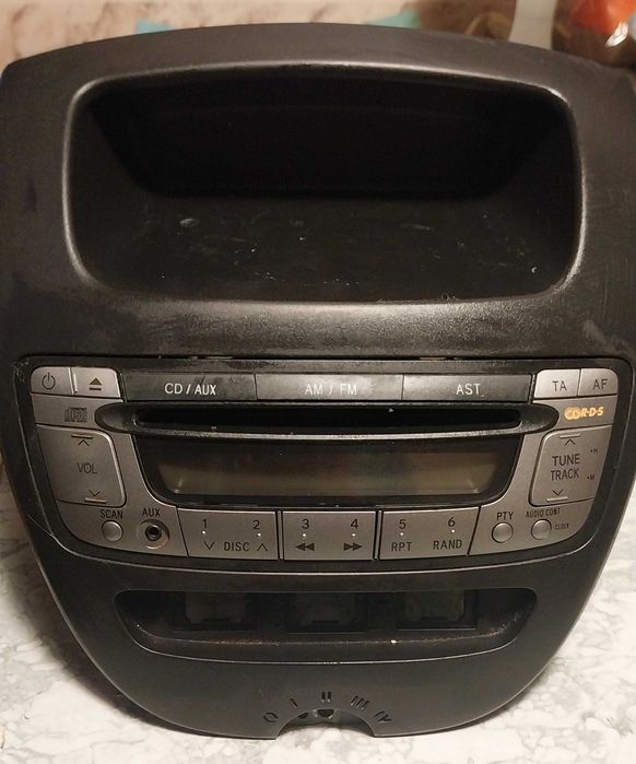 Auto rádio peugeot 107 - Bom Estado