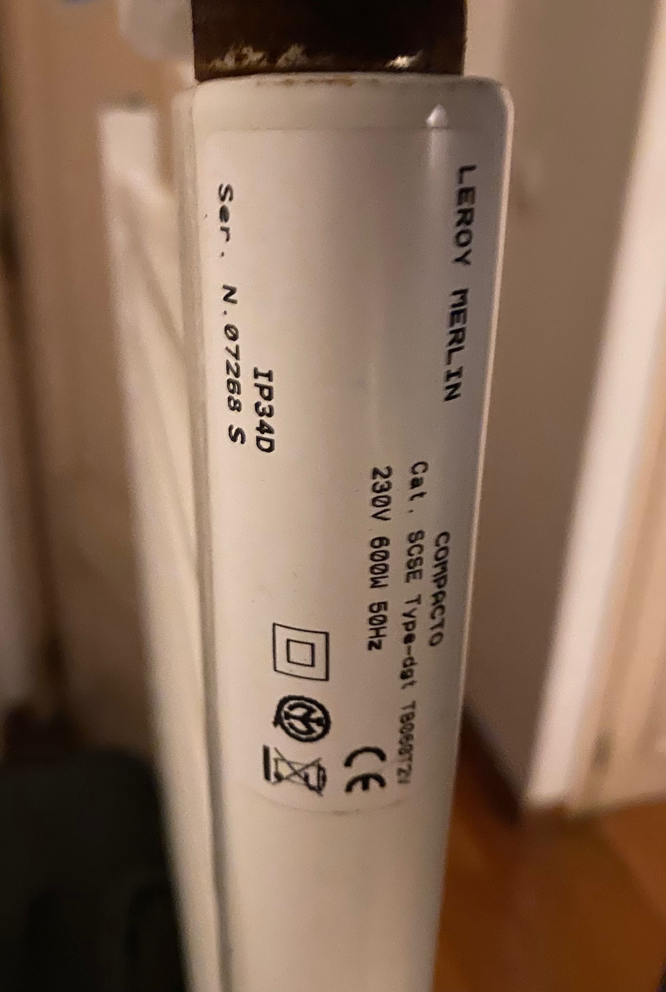 Toalheiro eléctrico 600W