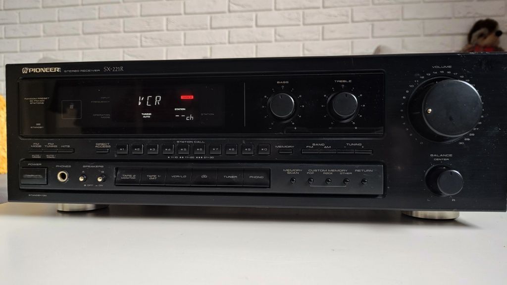 PIONEER SX-221R amplituner stereo Hi-fi.