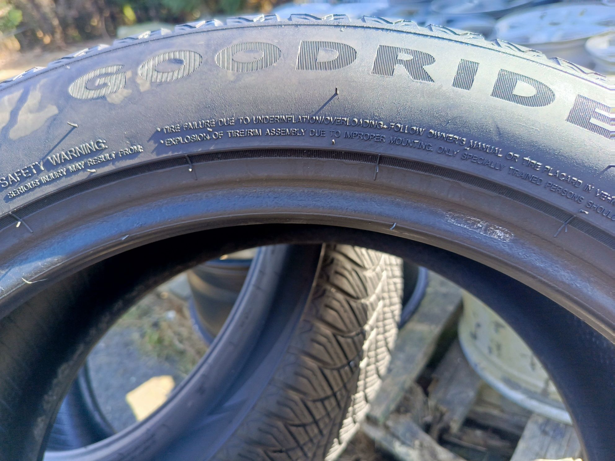 Sprzedam bardzo ładne opony 245/45 r18