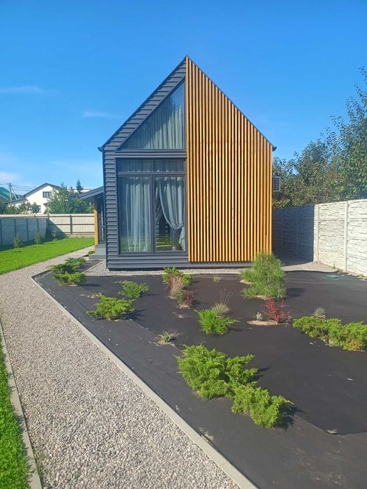 Здається таунхаус біля лісу