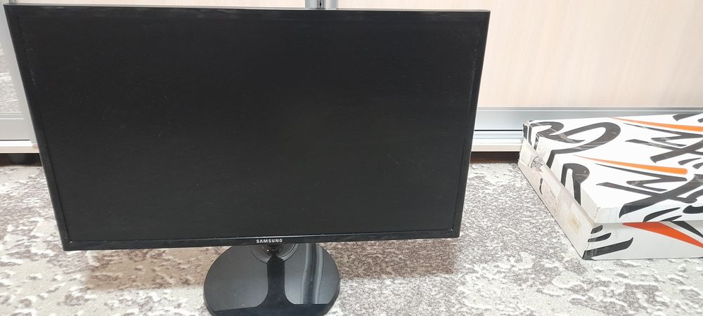 Продам монітор samsung LS24F350FHIXC