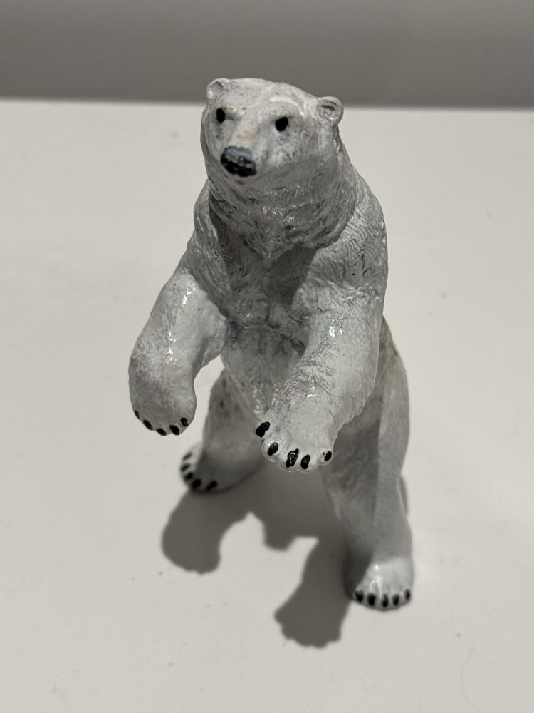 Figurka z brązu Niedźwiedź Polarny