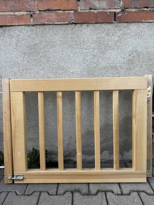 Drewniana bramka zabezpieczająca dla dzieci