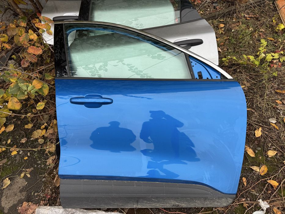 Двері дверка передня права ліва задня Ford Escape mk4