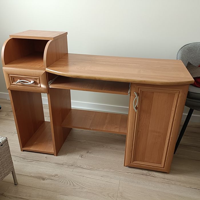 Solidne biurko dębowe