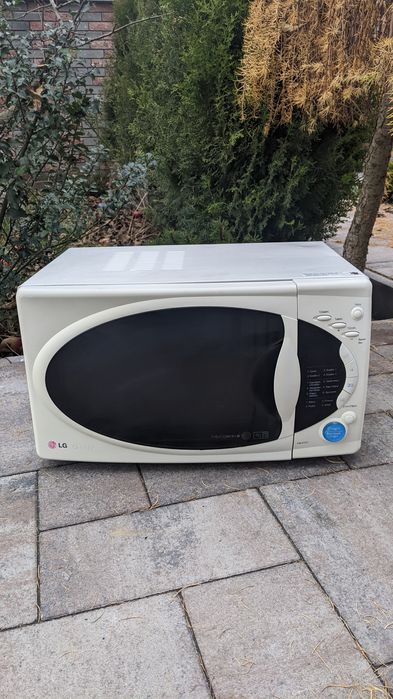 Продам мікрохвильову піч LG