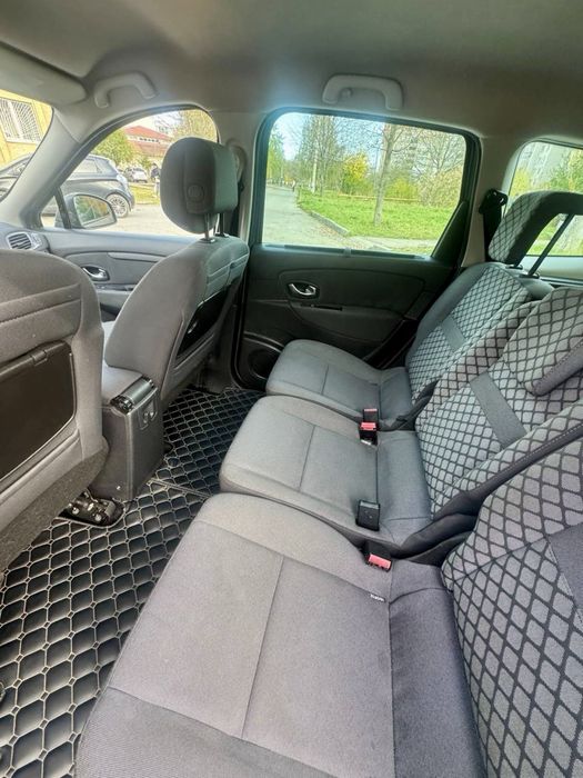 Renault grand scenic 2011