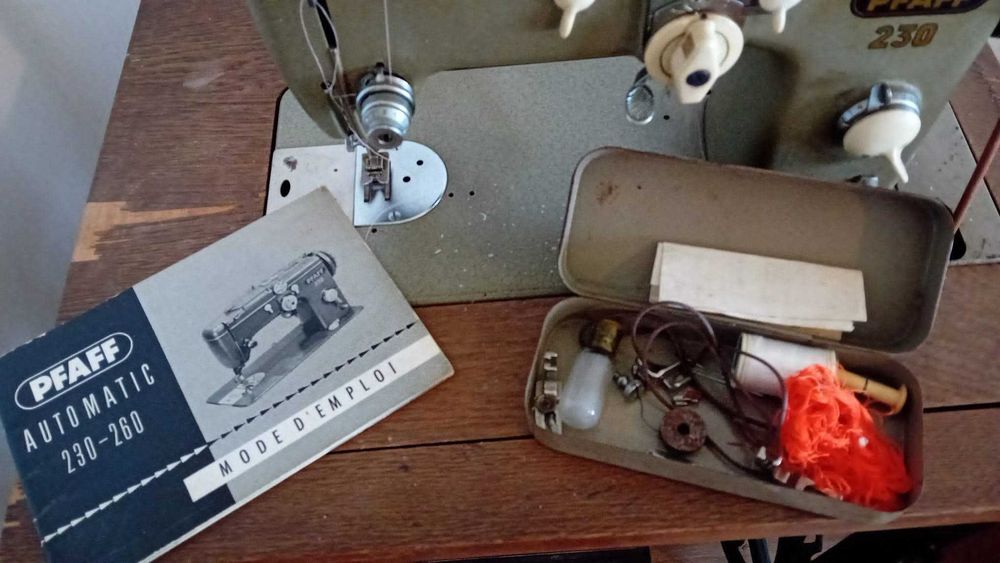 Máquina  de Costura PFAFF 230