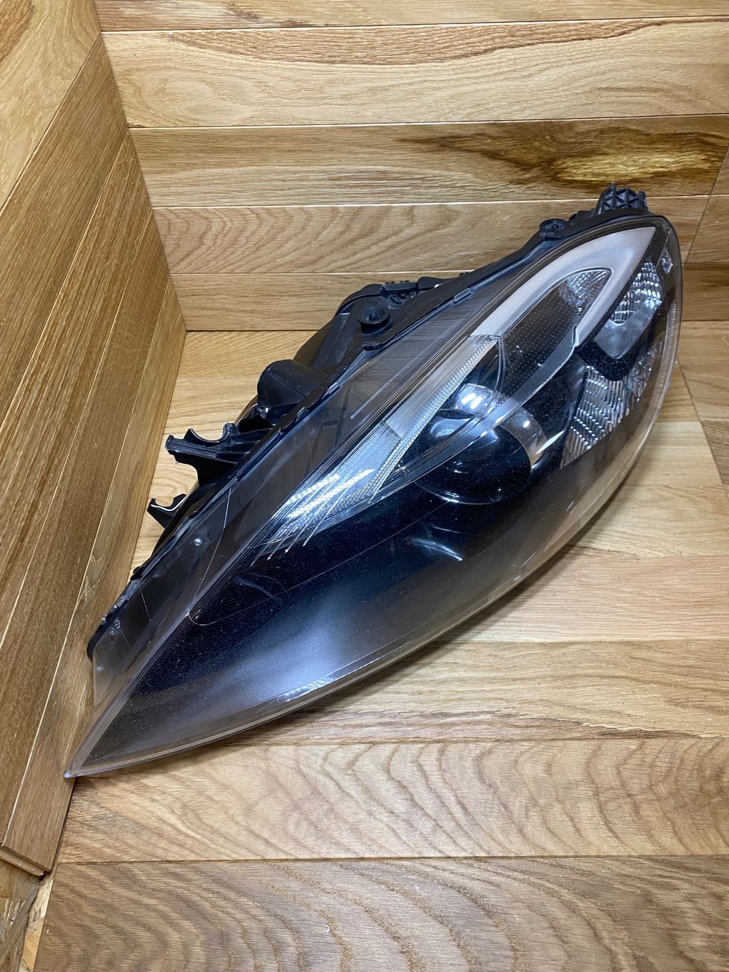 LAMPA PRZEDNIA PRZÓD VOLVO V40 II XC40 12-17 XENON
