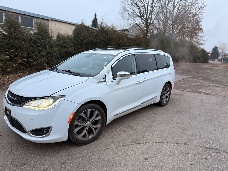 Chrysler Pacifica, Limited