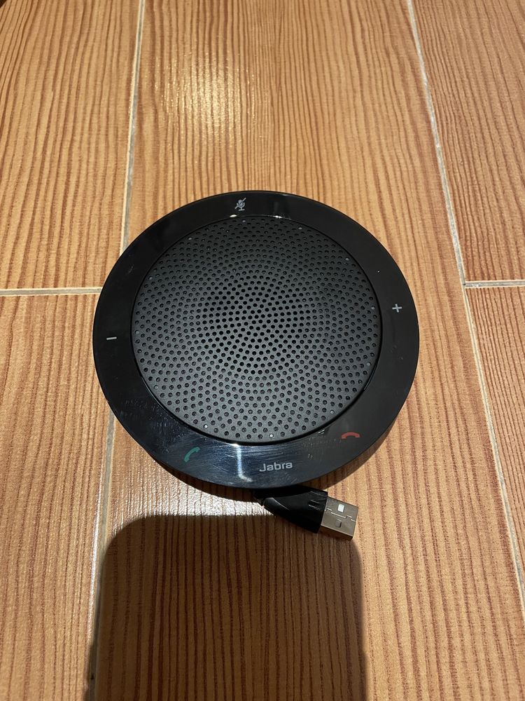 Auriculares e base de conferências Jabra