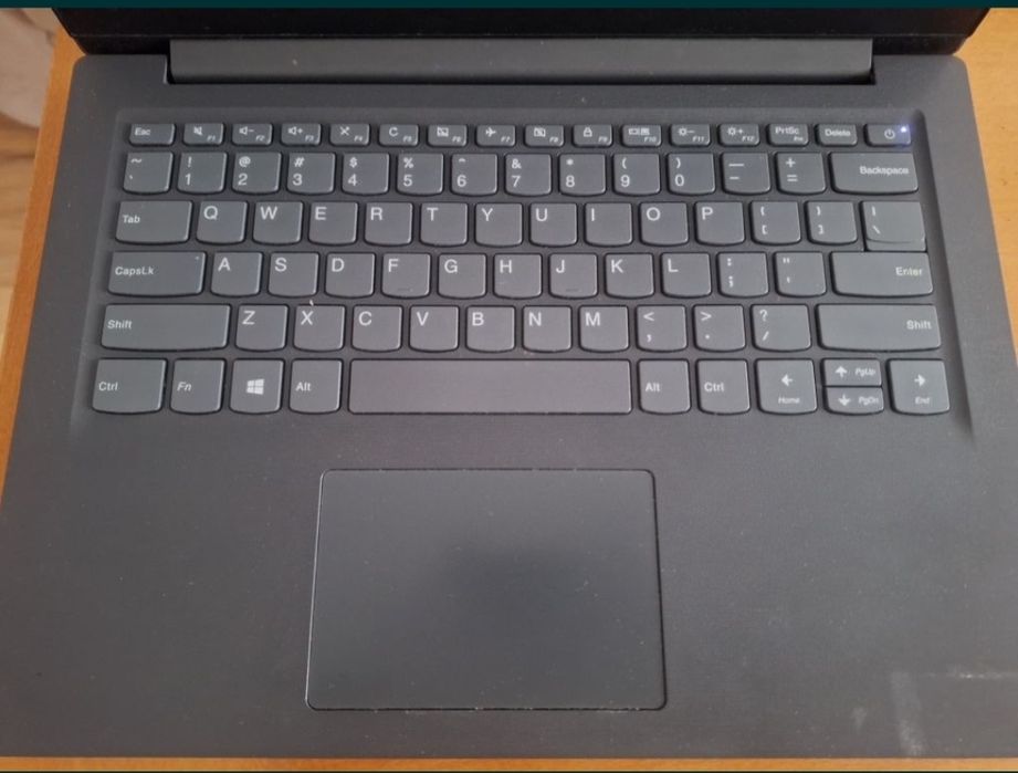 Laptop Lenovo V14-ADA