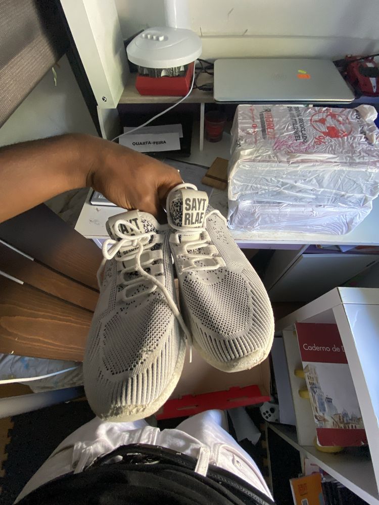Tenis de corrida preto e branco