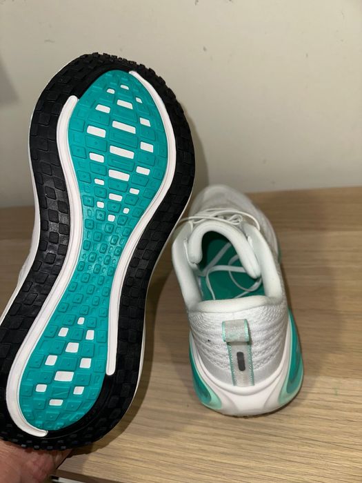 Nike Vomero Plus (Running) - NOVAS - 42