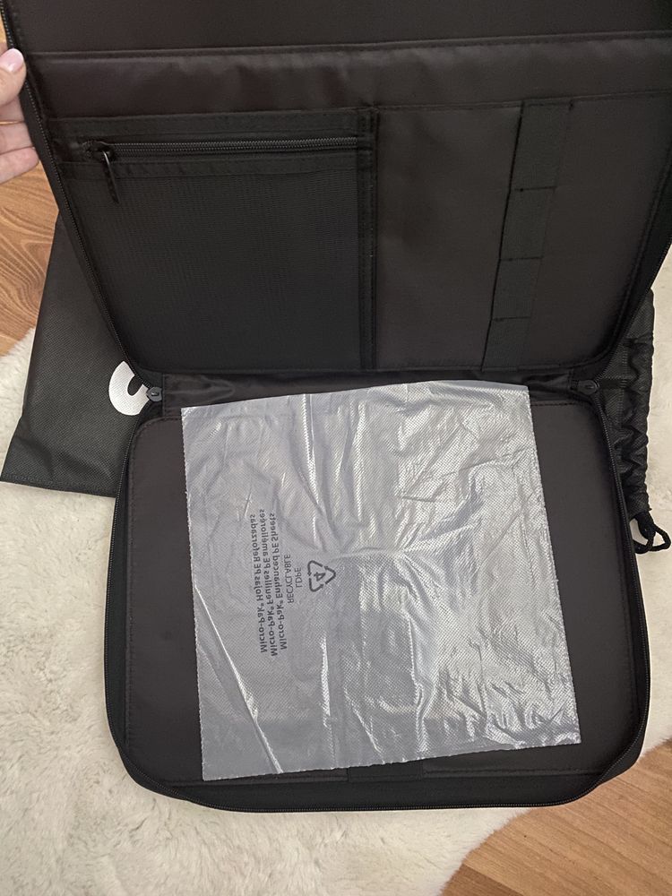Etui na laptopa nowe Boss