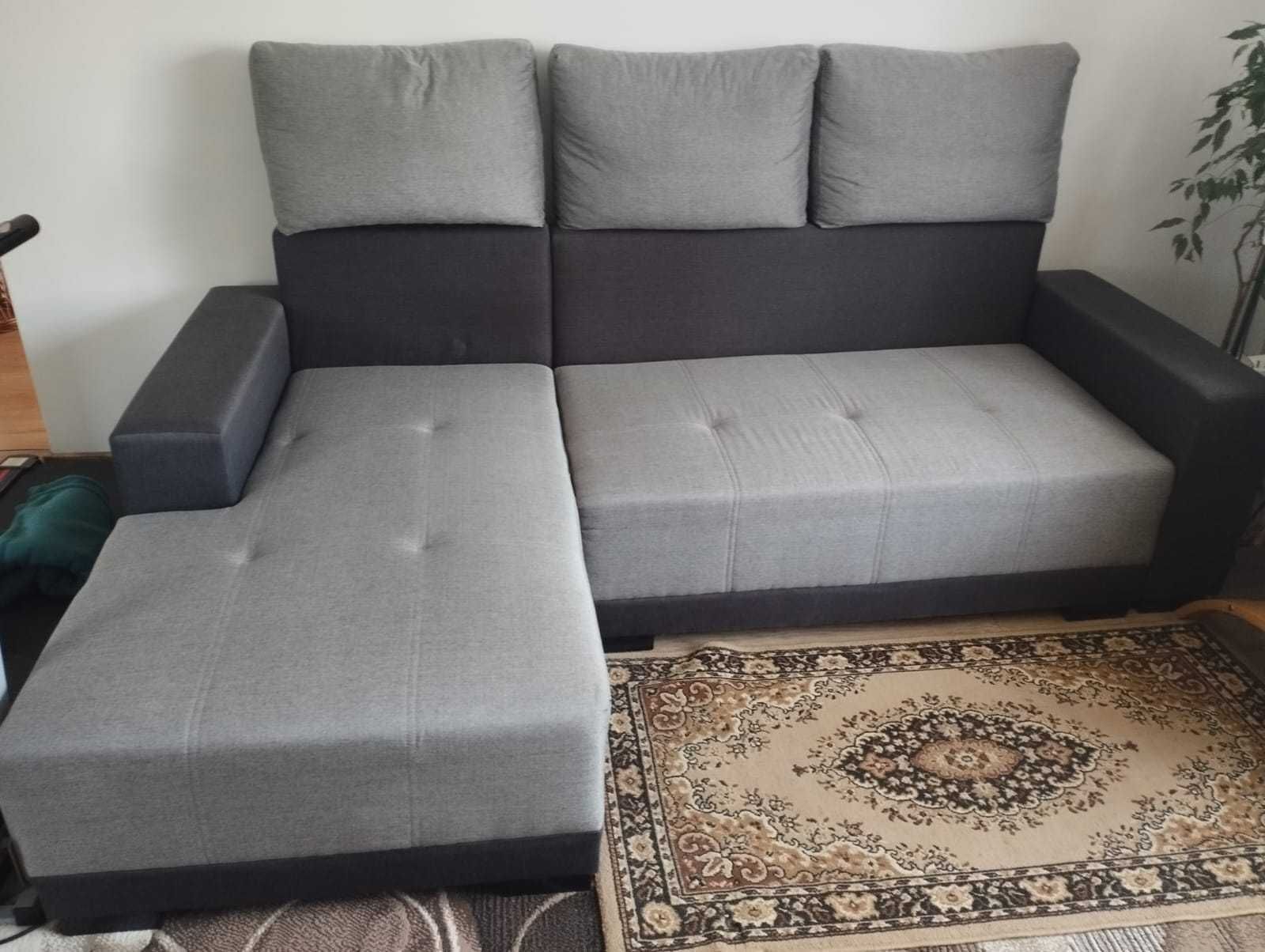 Narożnik z funkcją spania + stolik kawowy z szybą