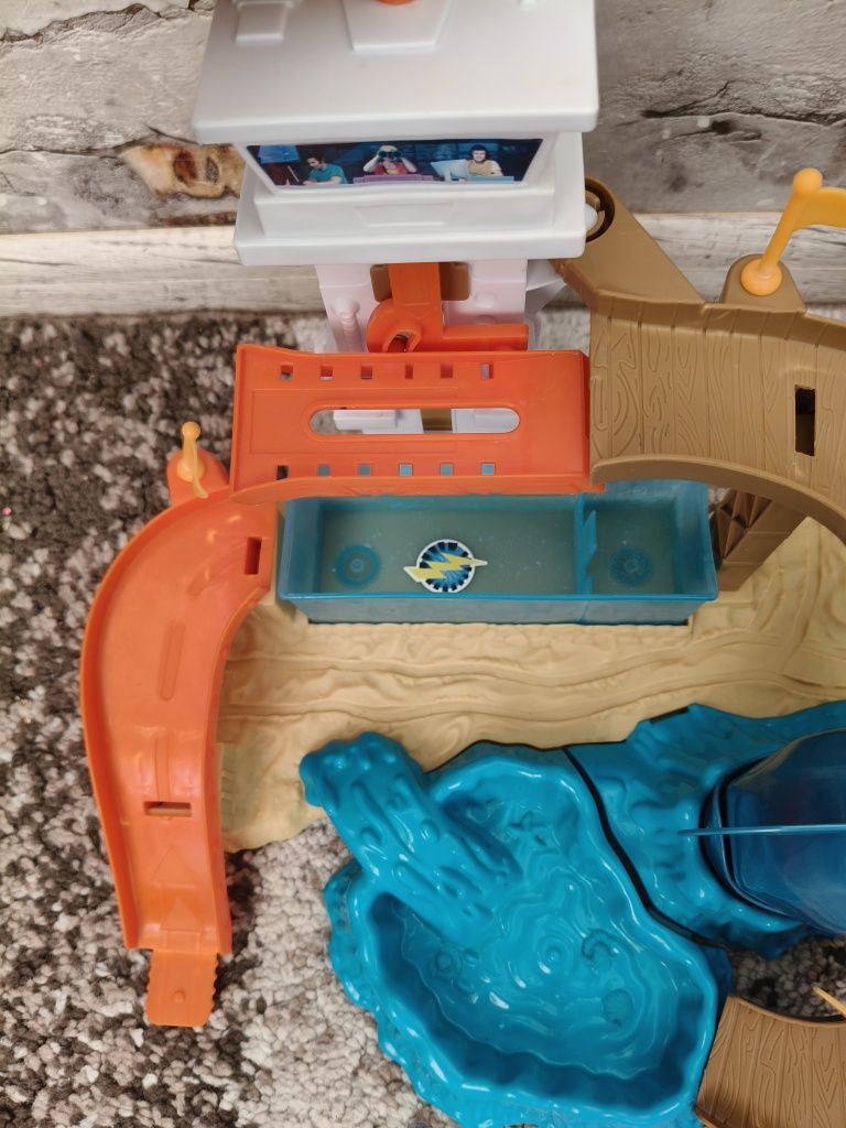 Ігровий трек Mattel Hot Wheels: Полювання на акулу