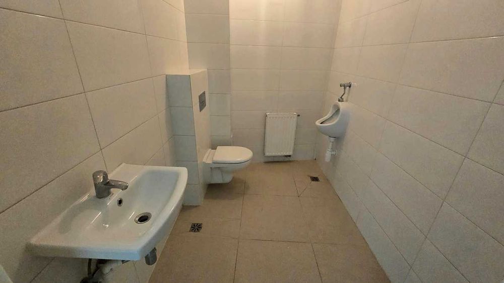 Lokal handlowo - usługowy na parterze, Centrum (nowe budownictwo)