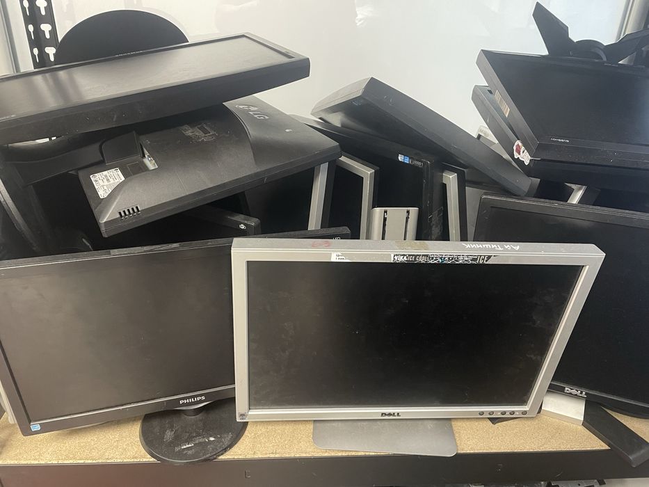 Монітори , різні всі працюють