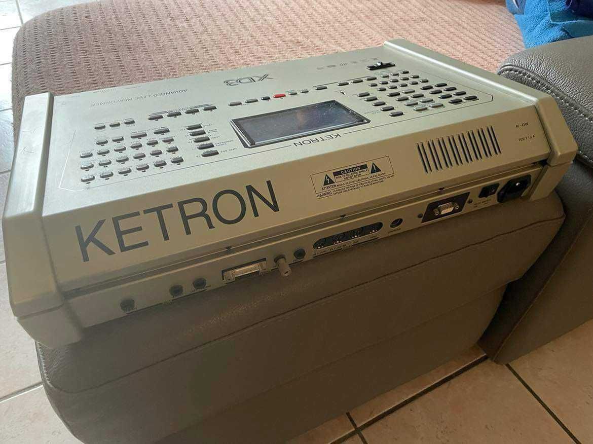 Caixa de Ritmos Ketron XD3 Como Nova