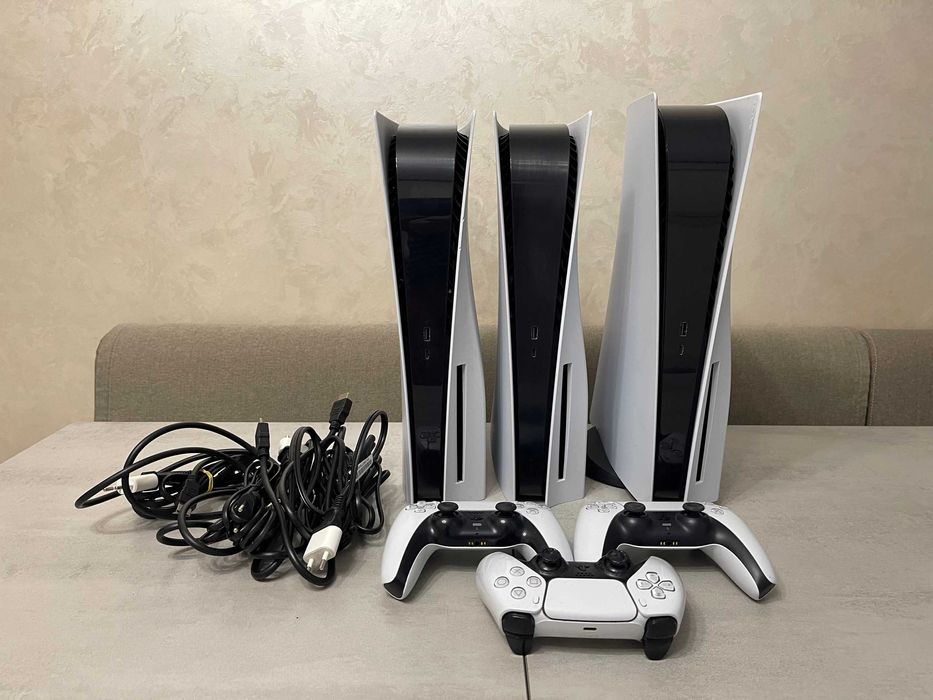 Ігрові приставки Sony Playstation PS5 CFI-1015A, Blu-ray + джойстик