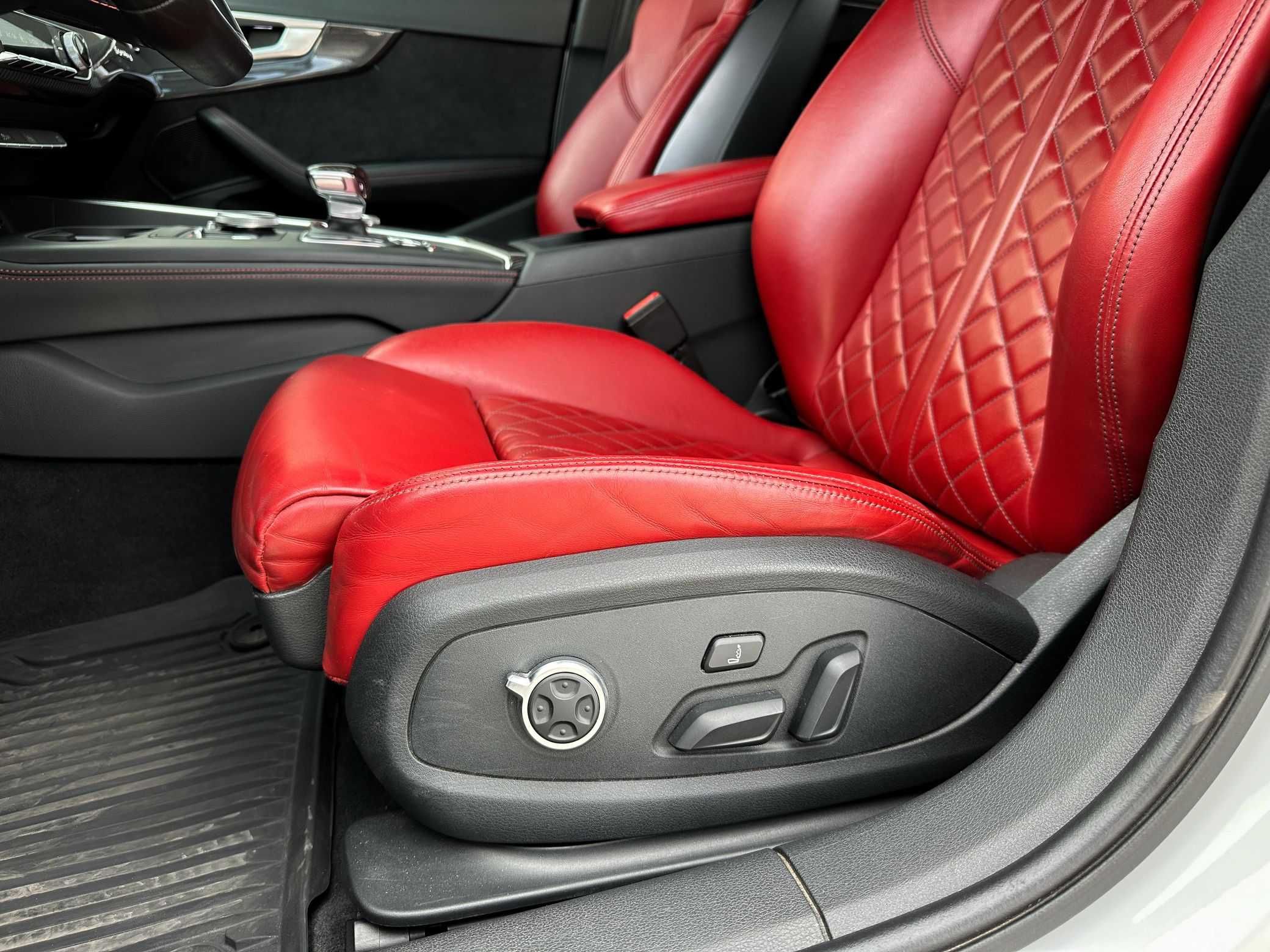 2018 Audi S4 з комплектацією Prestige