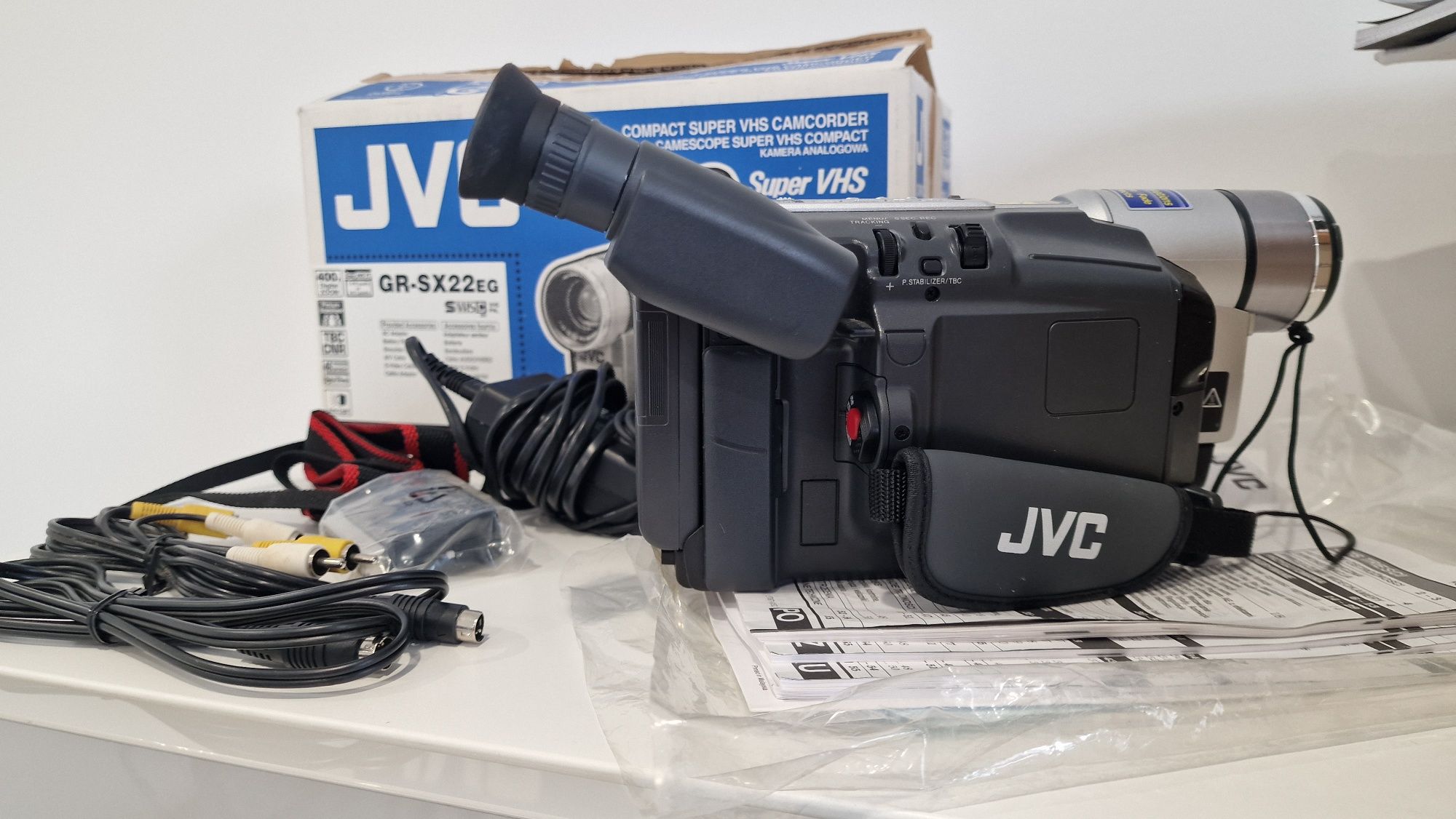 NOWA Retro/vintage VHS-C Kamera JVC GR-SX22 z statywem