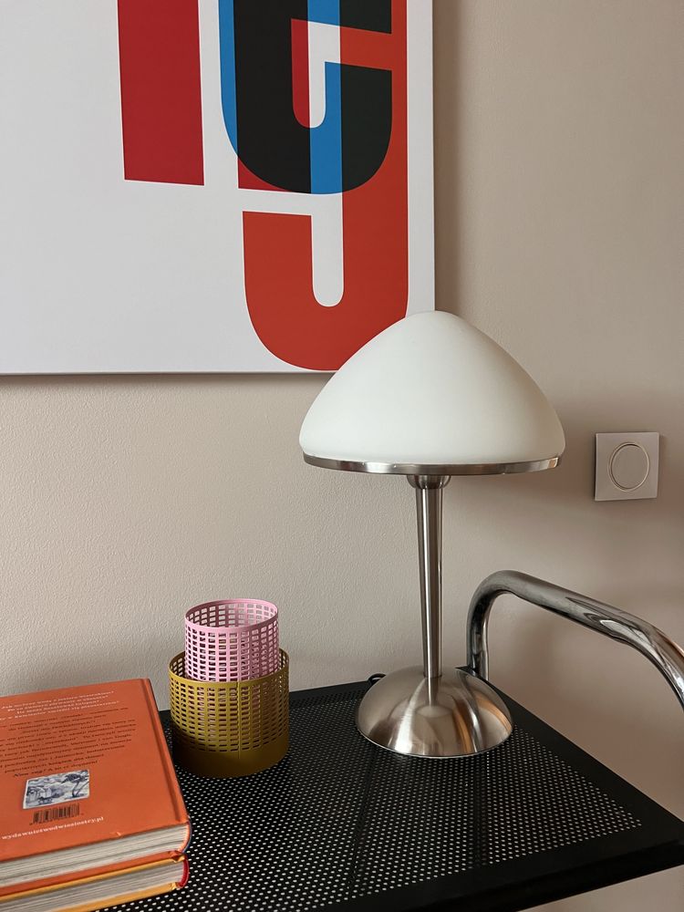 Lampa w stylu bauhaus