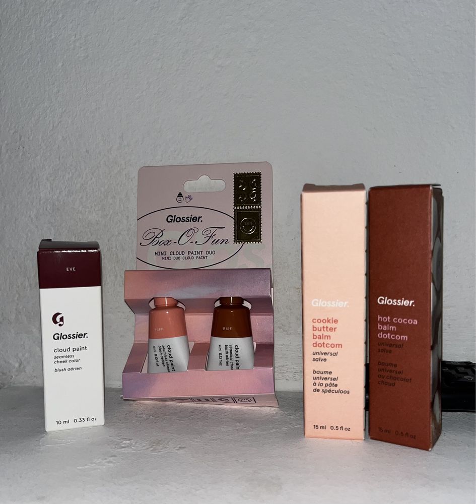 Glossier You perfume Dotcom e outros