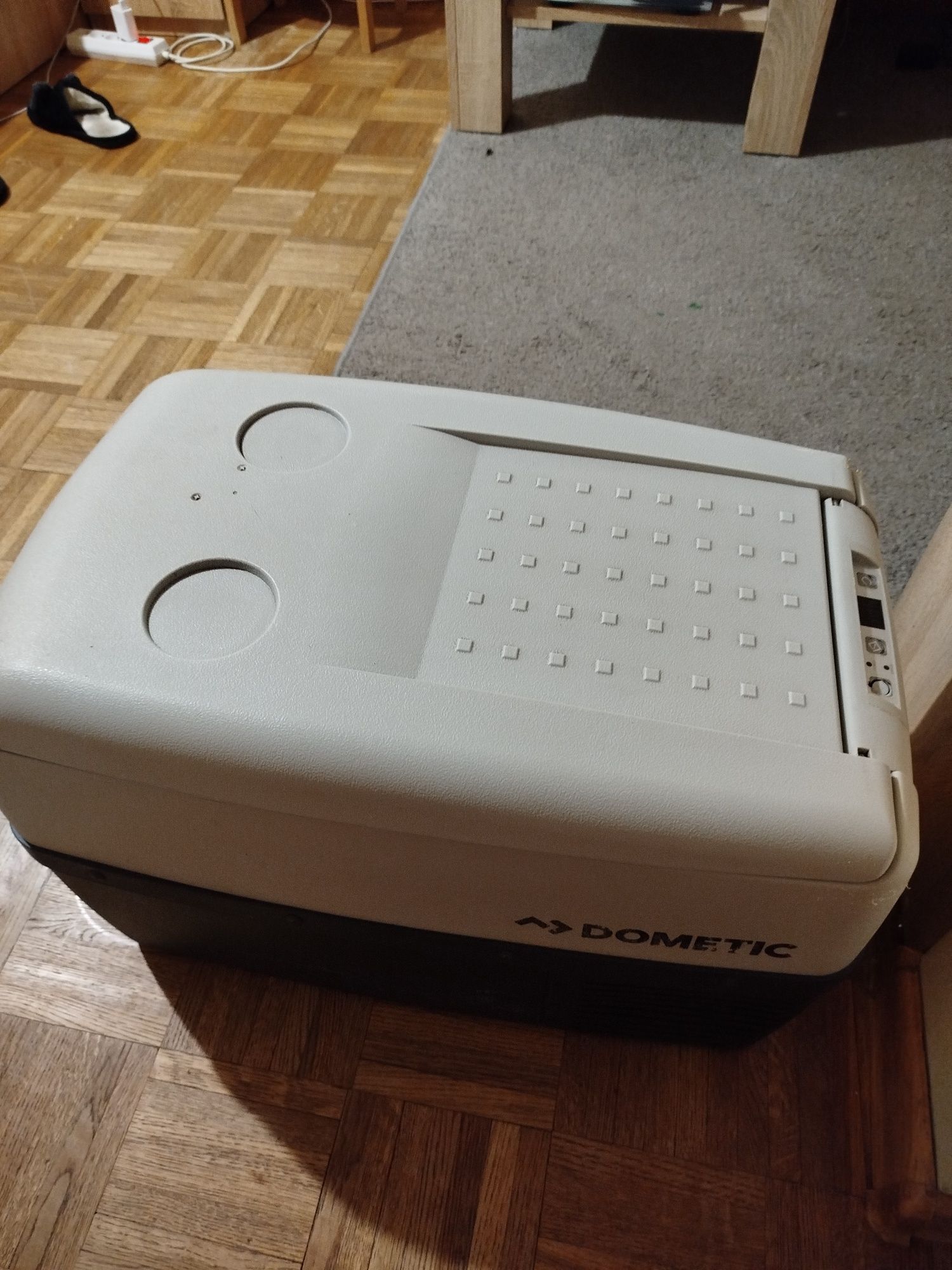 Lodówka - zamrażarka kompresowa Dometik.