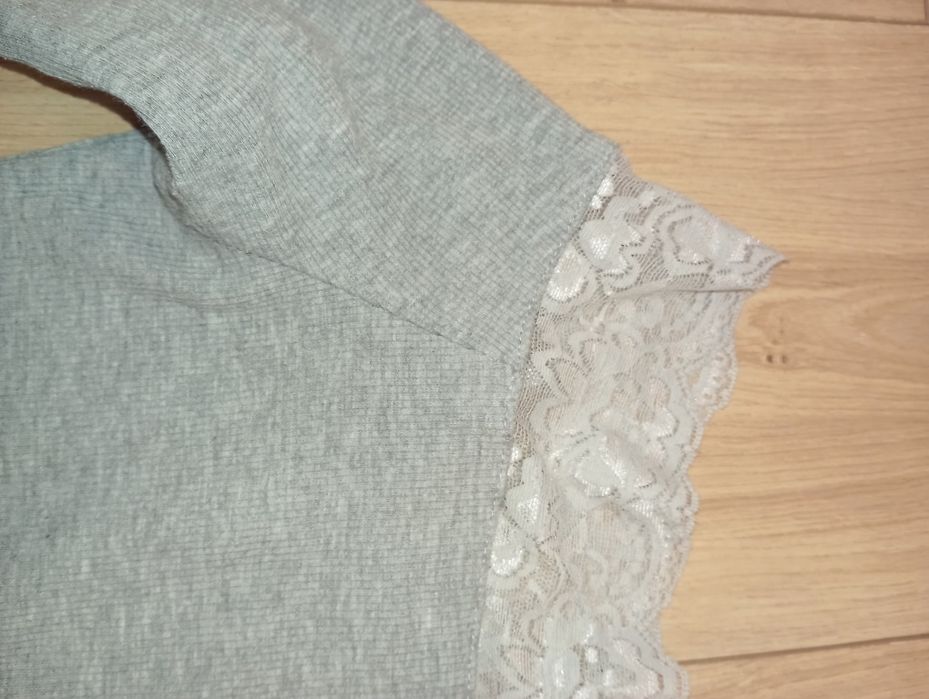 Bluzka z odkrytymi ramionami