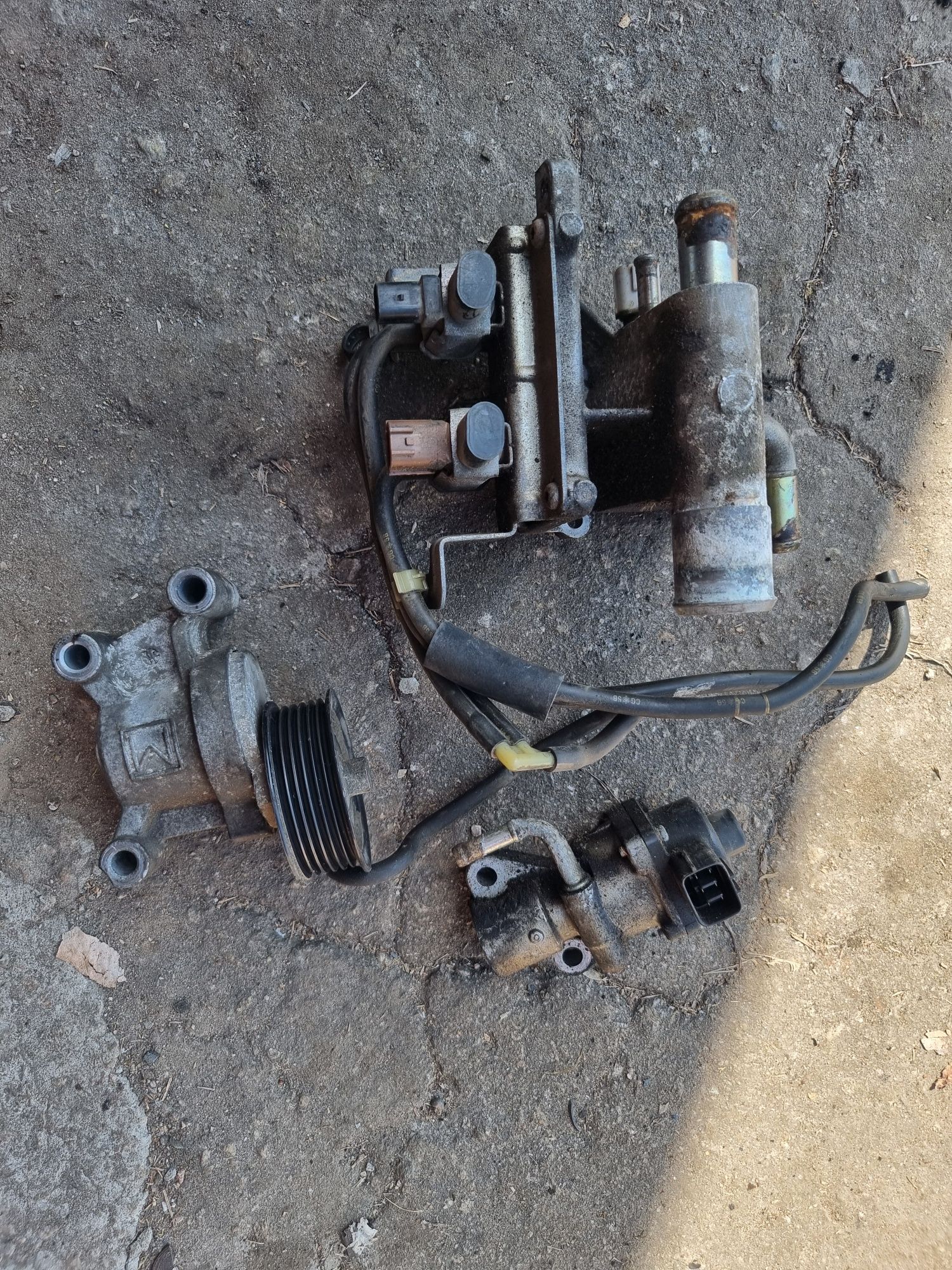 Впускной коллектор mazda 5 6 LF GG  02-07 L341-13-100J