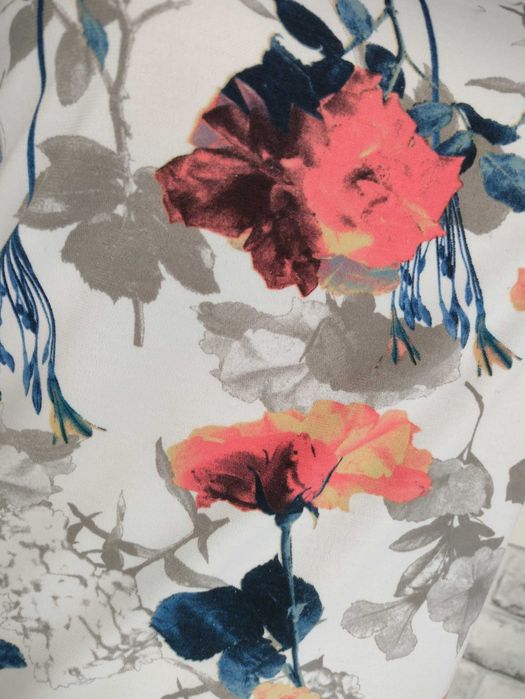 sukienka  lato letnia biała w kwiaty L kwiatki  bez rękawów elastyczna