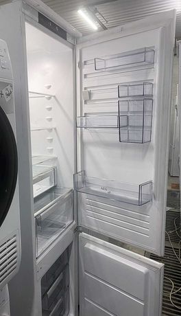 Вбудований Холодильник AEG SCE81926TS 185см 22 рік Італія