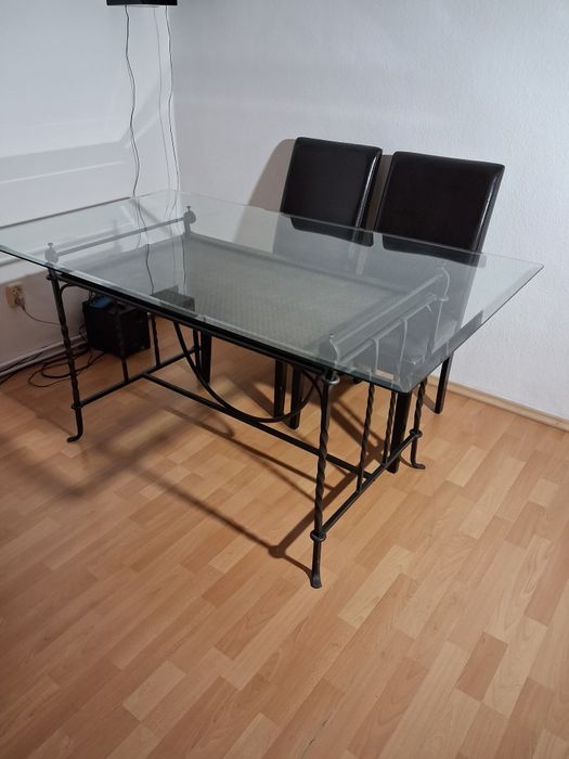 Stół z szklanym blatem + 4 krzesła