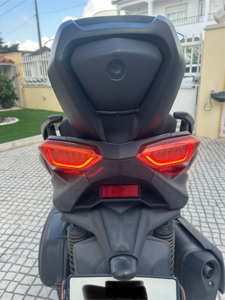 Xmax 300 com Extras