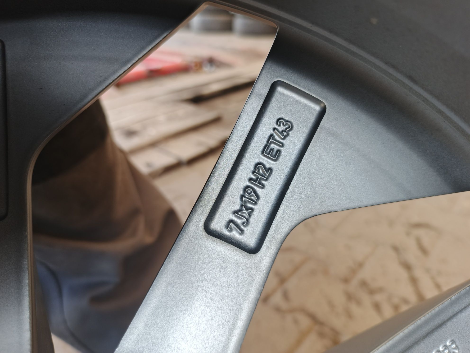 Nowe Demo koła aluminiowe letnie oryginał Skoda 235/50/19 Continental
