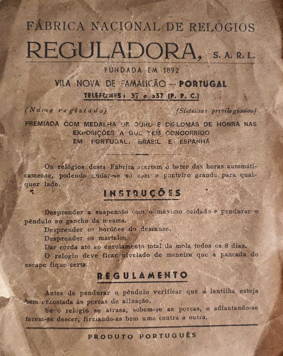 Relógio de parede antigo da Fábrica Nacional de Relógios Reguladora