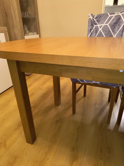 Stół plus 6 krzeseł