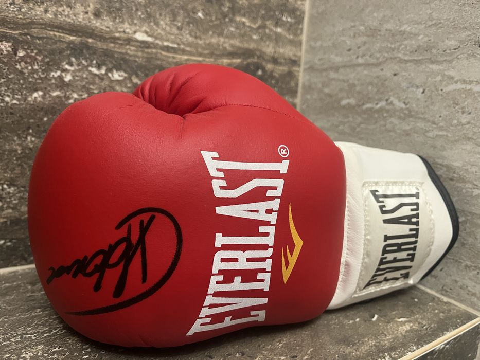 Sprzedam Rekawice z autografem Tomasza Adamka