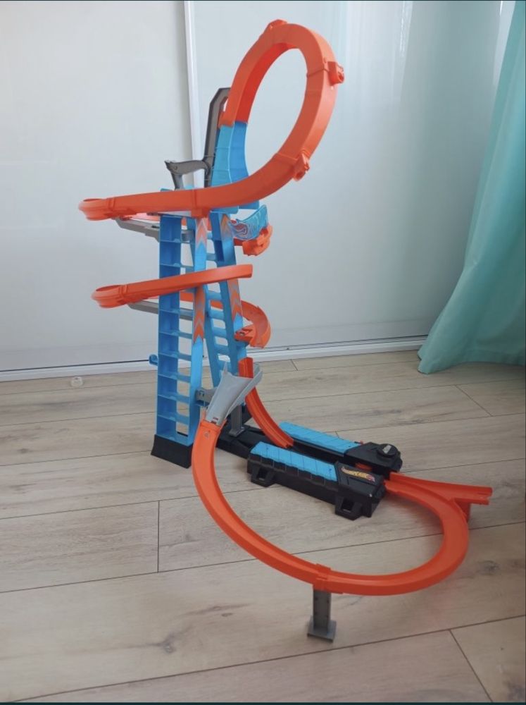 Hot Wheels podniebna kraksa tor wyscigowy