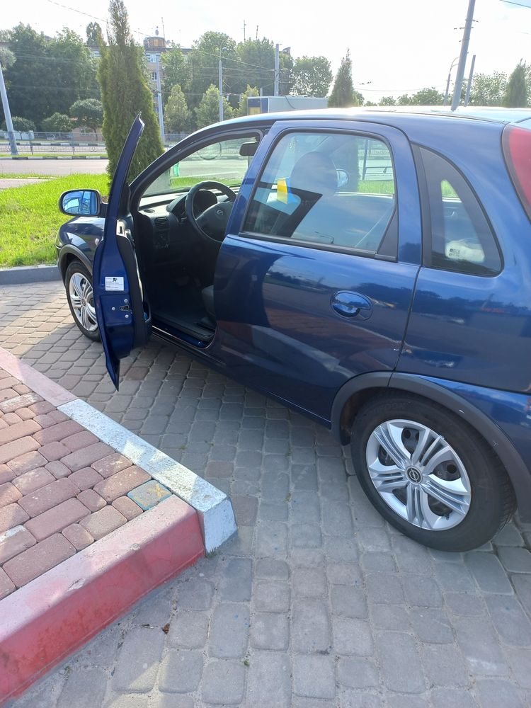Opel corsa c 2004 рік