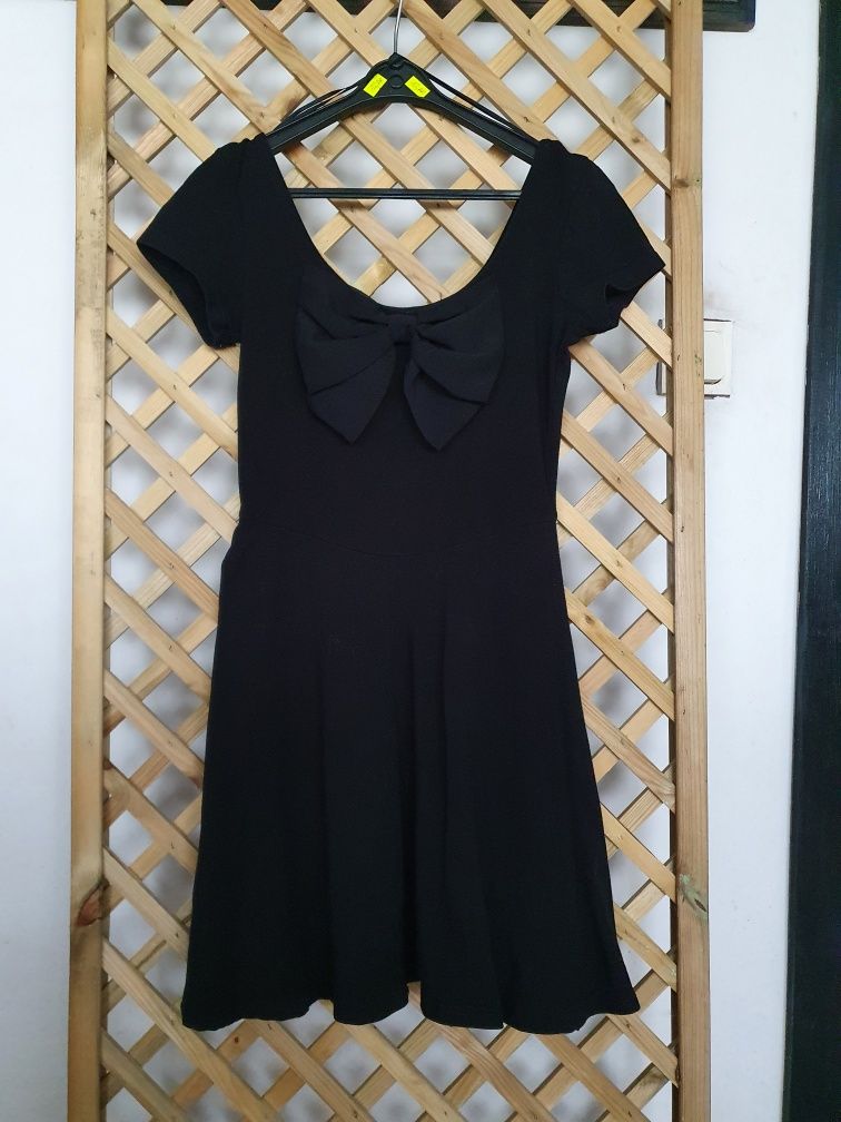 Mała czarna sukienka z krótkim rękawem,H&M