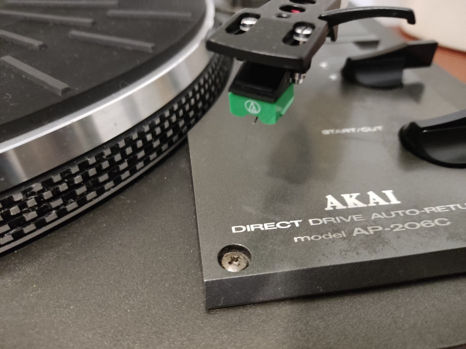 AKAI AP 206C Gira Discos Excelente