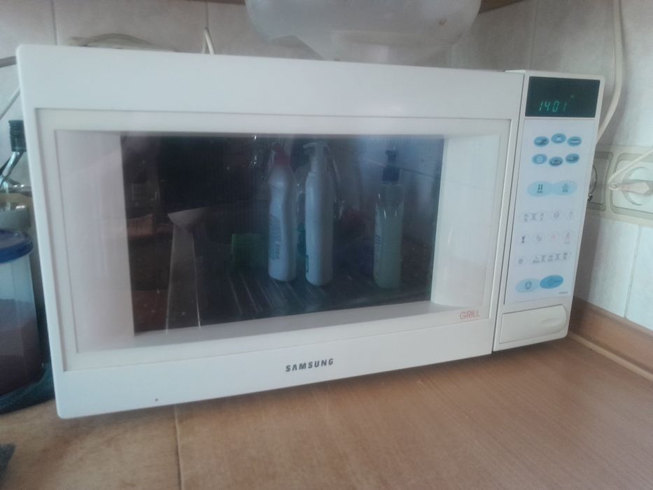 Мікрохвильова з дефектом