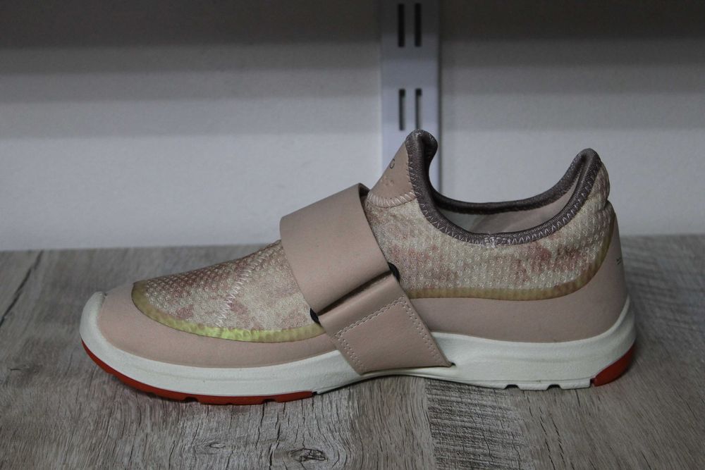 Кросівки Ecco Biom Amrap 37 розмір